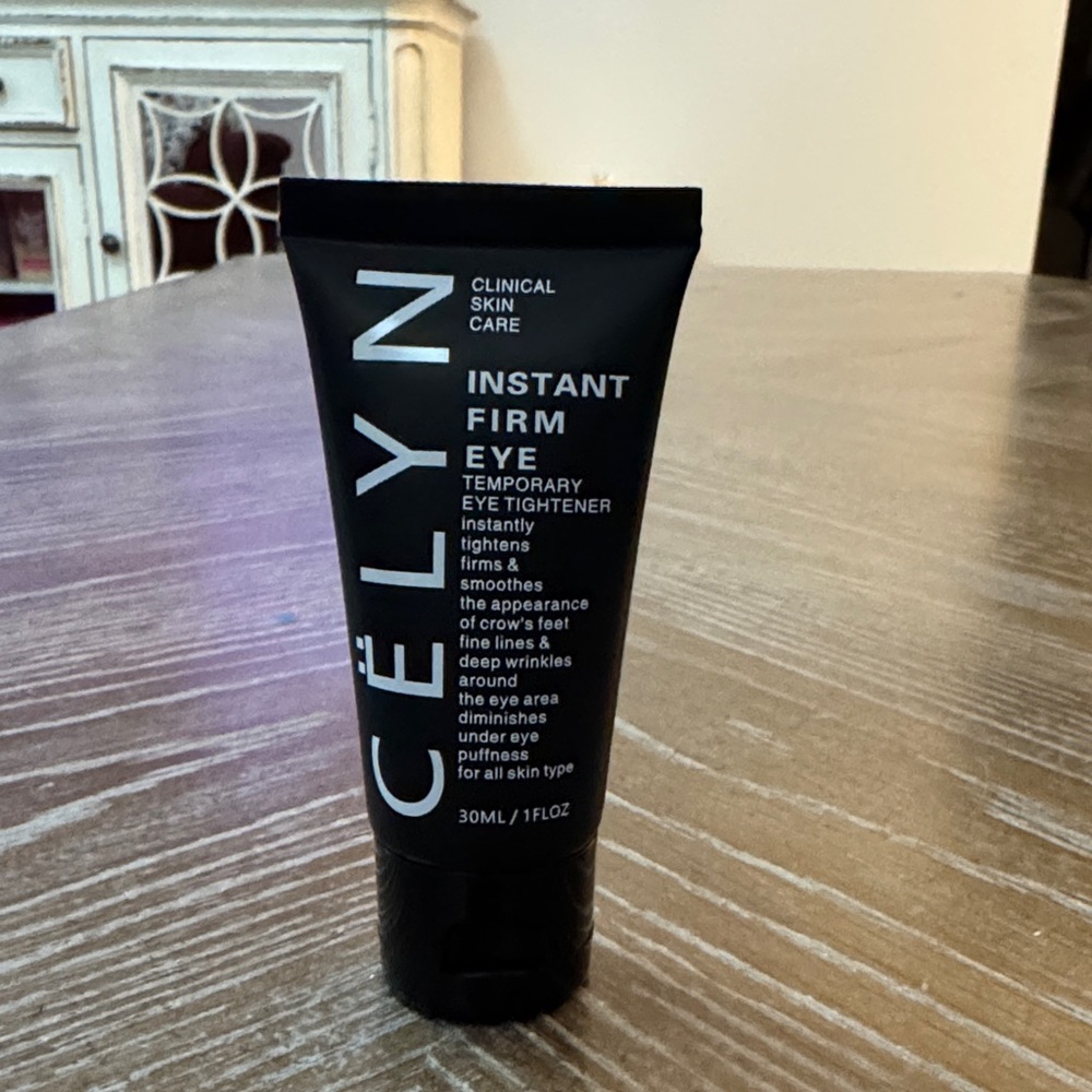 Instant Firm Eye Primer - Black